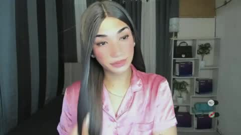 pixiedoll_ online show from 25, 6, 2026