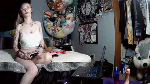 Snapshot of pixieprincess03 chatting on 9, 11, 2025 Princess online show from 9, 11, 2025