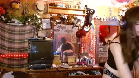 Snapshot of pixinun chatting on 3, 12, 2024 Izzy online show from 3, 12, 2024