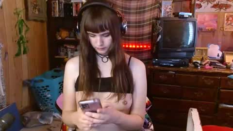 Snapshot of pixinun chatting on 18, 1, 2025 Izzy online show from 18, 1, 2025