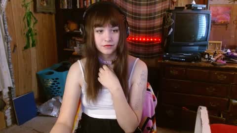 Snapshot of pixinun chatting on 23, 1, 2025 Izzy online show from 23, 1, 2025