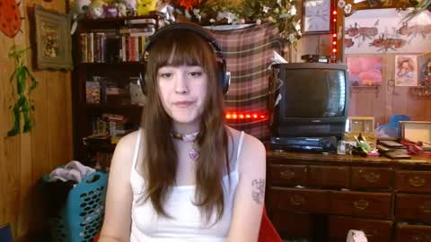 Snapshot of pixinun chatting on 11, 2, 2025 Izzy online show from 11, 2, 2025