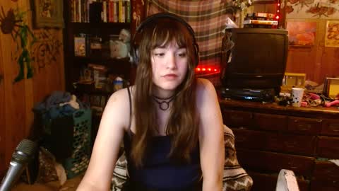 Snapshot of pixinun chatting on 18, 2, 2025 Izzy online show from 18, 2, 2025