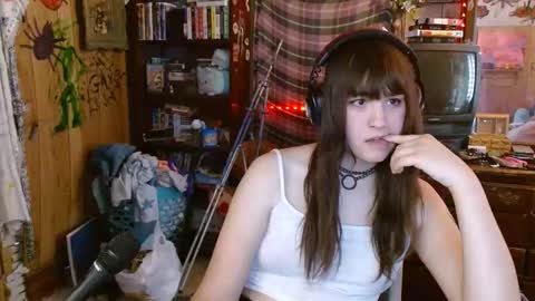 Snapshot of pixinun chatting on 24, 2, 2025 Izzy online show from 24, 2, 2025