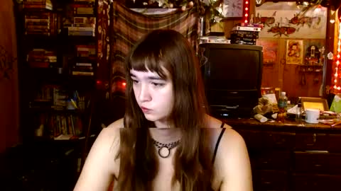 Snapshot of pixinun chatting on 16, 9, 2025 Izzy online show from 16, 9, 2025