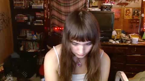 Snapshot of pixinun chatting on 17, 9, 2025 Izzy online show from 17, 9, 2025