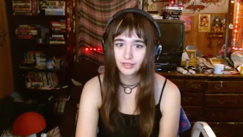 Snapshot of pixinun chatting on 18, 9, 2025 Izzy online show from 18, 9, 2025