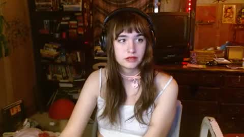 Snapshot of pixinun chatting on 11, 10, 2025 Izzy online show from 11, 10, 2025