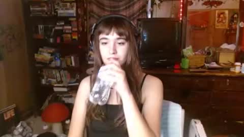 Snapshot of pixinun chatting on 13, 10, 2025 Izzy online show from 13, 10, 2025