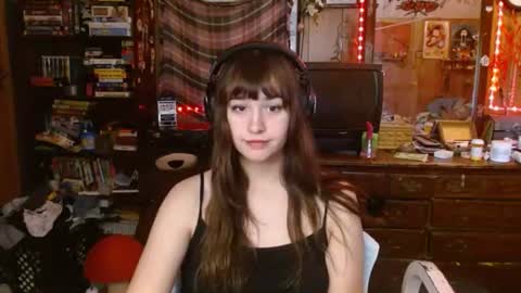 Snapshot of pixinun chatting on 16, 10, 2025 Izzy online show from 16, 10, 2025