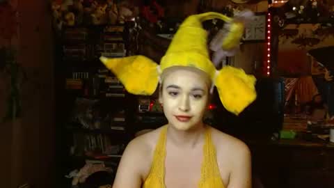 Snapshot of pixinun chatting on 31, 10, 2025 Izzy online show from 31, 10, 2025