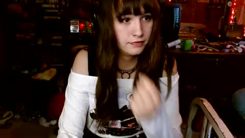 Snapshot of pixinun chatting on 11, 11, 2025 Izzy online show from 11, 11, 2025