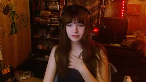 Snapshot of pixinun chatting on 1, 12, 2025 Izzy online show from 1, 12, 2025