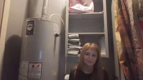 Snapshot of pizzedwife chatting on 12, 5, 2026 pizzedwife online show from 12, 5, 2026