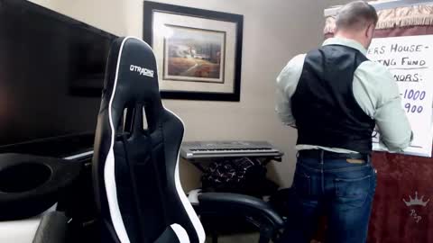 Snapshot of player2pawns chatting on 12, 2, 2025 Player online show from 12, 2, 2025