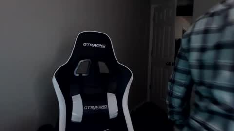 Snapshot of player2pawns chatting on 12, 11, 2025 Player online show from 12, 11, 2025