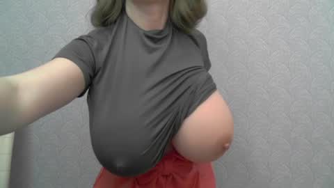 Snapshot of playful_goldie chatting on 13, 4, 2026 Goldie online show from 13, 4, 2026