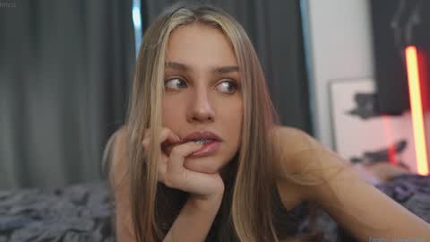 21 y.o Mila online show from 20, 2, 2026