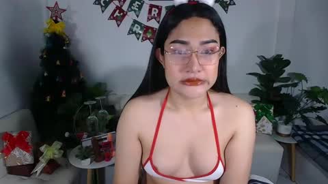 Ploysai online show from 25, 12, 2024