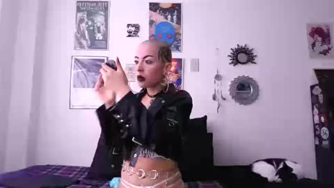 Snapshot of plutonbluemoon_999 chatting on 24, 9, 2025 online show from 24, 9, 2025