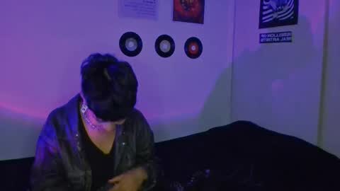 Snapshot of plutonbluemoon_999 chatting on 26, 9, 2025 online show from 26, 9, 2025