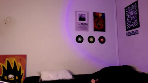 Snapshot of plutonbluemoon_999 chatting on 30, 9, 2025 online show from 30, 9, 2025