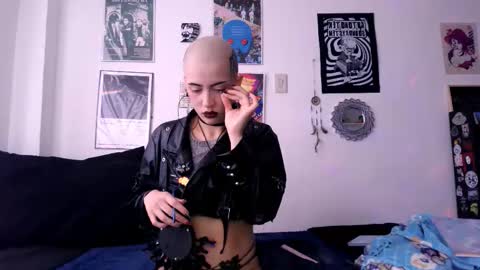 Snapshot of plutonbluemoon_999 chatting on 16, 10, 2025 online show from 16, 10, 2025