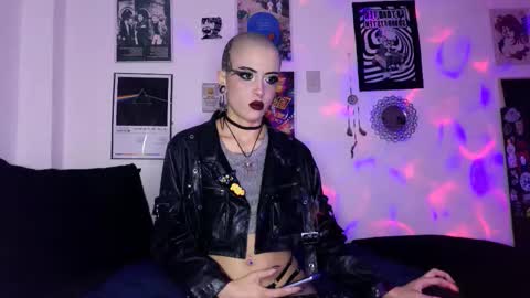 Snapshot of plutonbluemoon_999 chatting on 20, 10, 2025 online show from 20, 10, 2025