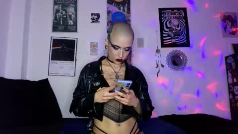 Snapshot of plutonbluemoon_999 chatting on 23, 10, 2025 online show from 23, 10, 2025