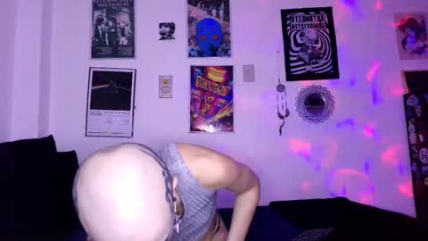 Snapshot of plutonbluemoon_999 chatting on 24, 10, 2025 online show from 24, 10, 2025