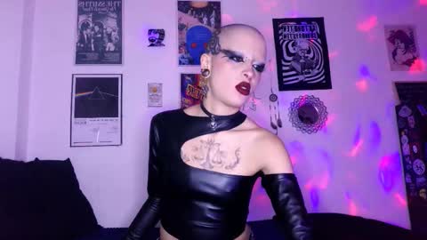 Snapshot of plutonbluemoon_999 chatting on 26, 10, 2025 online show from 26, 10, 2025