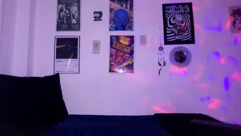 Snapshot of plutonbluemoon_999 chatting on 29, 10, 2025 online show from 29, 10, 2025