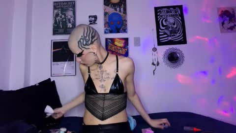 Snapshot of plutonbluemoon_999 chatting on 27, 11, 2025 online show from 27, 11, 2025