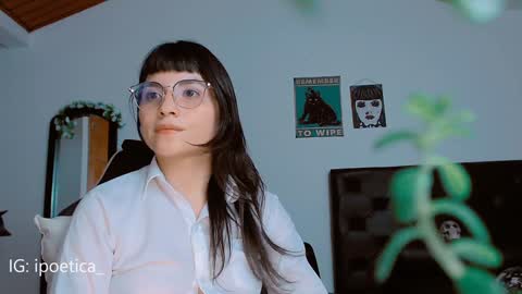 Snapshot of poeeticaa_ chatting on 23, 12, 2024 IG ipoetica online show from 23, 12, 2024