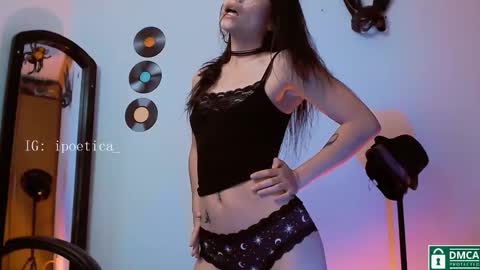 Snapshot of poeeticaa_ chatting on 24, 11, 2025 IG ipoetica online show from 24, 11, 2025