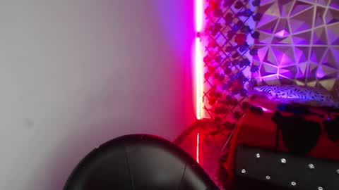 Snapshot of poison_doll2 chatting on 13, 11, 2025 poison_doll2 online show from 13, 11, 2025