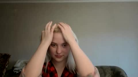 Snapshot of poisondark chatting on 17, 12, 2025 poisondark online show from 17, 12, 2025