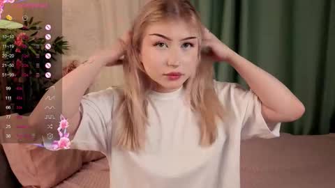 Snapshot of pollybun chatting on 20, 10, 2025 Anna online show from 20, 10, 2025