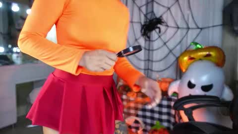  - Help me Reach 100 thumbs up  online show from 31, 10, 2025