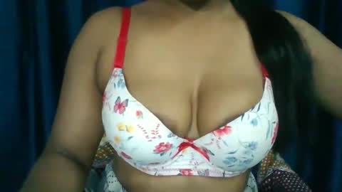 Snapshot of poojalady chatting on 21, 9, 2025 poojalady online show from 21, 9, 2025