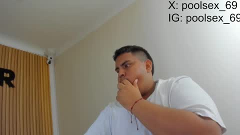 Snapshot of poolsexx_69 chatting on 15, 9, 2025 poolsexx_69 online show from 15, 9, 2025