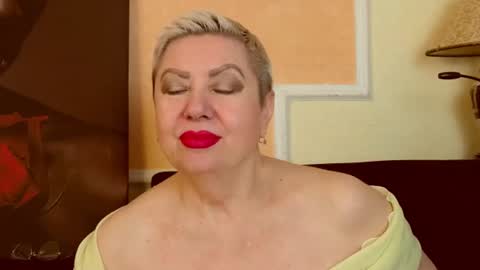 Snapshot of posh_lady chatting on 28, 7, 2026 LADY POSH online show from 28, 7, 2026