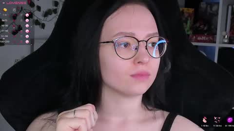 Snapshot of power_robynn chatting on 6, 11, 2025 Robyn online show from 6, 11, 2025