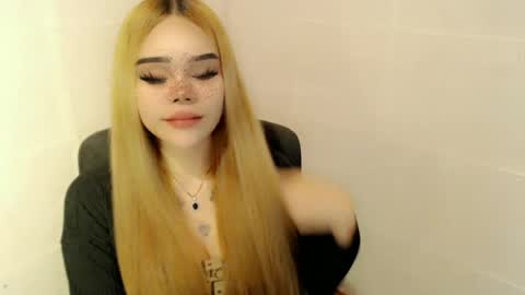 Snapshot of preciousangel69xxx chatting on 28, 6, 2026 MAXXINE online show from 28, 6, 2026
