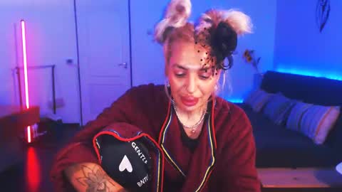 Victoria online show from 25, 12, 2024