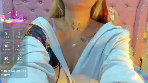 Snapshot of pretti__violet_ chatting on 2, 2, 2026 Pretti Violet online show from 2, 2, 2026