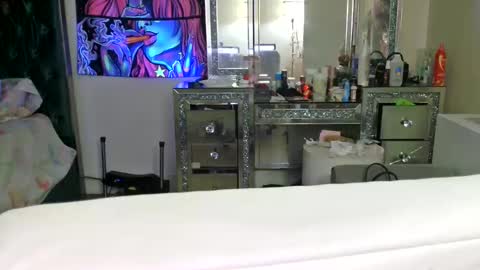 Yasmine pretty online show from 19, 2, 2025