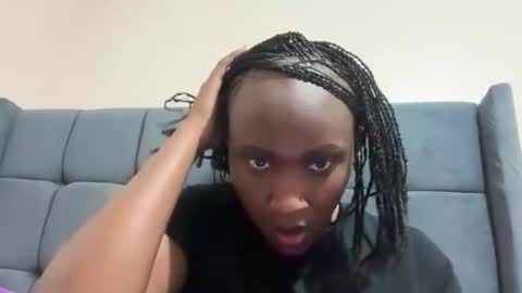 Snapshot of pretty_ellsie chatting on 12, 10, 2025 independent model online show from 12, 10, 2025