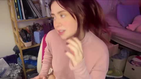 Snapshot of pretty_in_p1nk chatting on 28, 2, 2025 Sophie online show from 28, 2, 2025