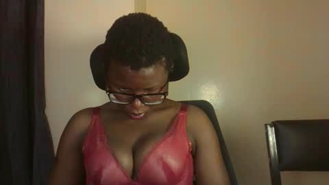 pretty_kemmy online show from 10, 10, 2025